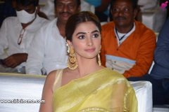 Pooja-Hegde-New-Stills-5