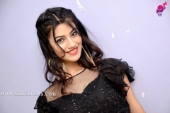 Pooja-Solanki-New-Photos-16