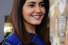 Raashi-Khanna-New-Photos-17