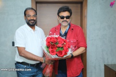 Right-movie-First-Look-and-Motion-Poster-Launched-by-Victory-Venkatesh-10