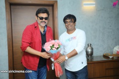 Right-movie-First-Look-and-Motion-Poster-Launched-by-Victory-Venkatesh-11