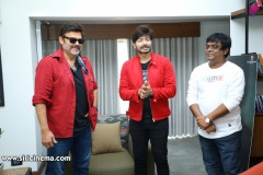 Right-movie-First-Look-and-Motion-Poster-Launched-by-Victory-Venkatesh-5