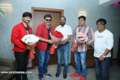 Right-movie-First-Look-and-Motion-Poster-Launched-by-Victory-Venkatesh-6