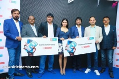 Samantha-Launch-One-Plus-Mobile-At-Big-C-10