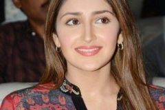 Sayesha-Saigal-New-Photos-15