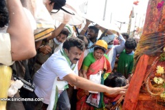 Talasani-Srinivas-Yadav-couple-and-their-family-members-visiting-Sammakka-Saralammala-5