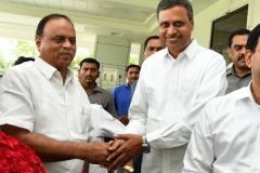 Telangana-CM-KCR-welcome-to-AP-CM-Jahan-@Pragathi-Bhavan-9