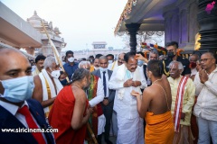 Vice-President-Venkaiah-Naidu-Chiranjeevi-Visits-Muchintal-Statue-Photos-1