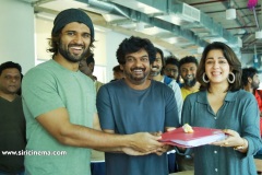 Vijay-Deverakonda-Puri-Jagannadh’s-Film-Starts-Rolling-2