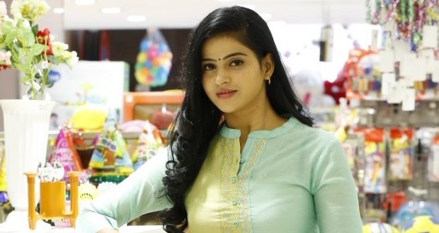 Naveena reddy new pics