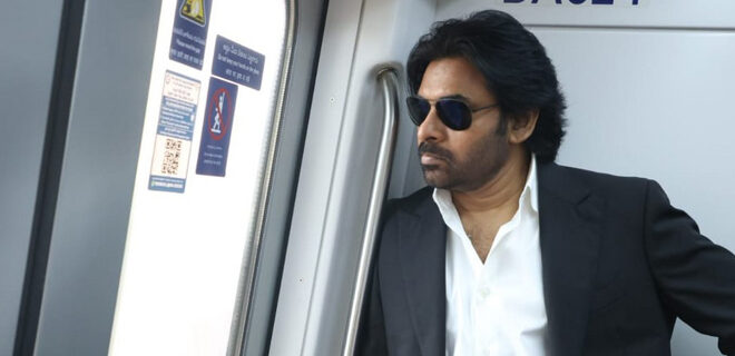 Pawan Kalyan travels in Metro