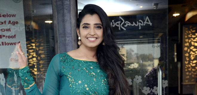 Anchor Syamala New Stills