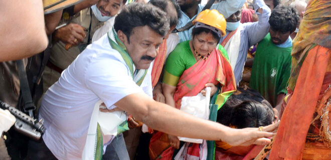 Talasani Srinivas Yadav couple and their family members visiting Sammakka Saralammala